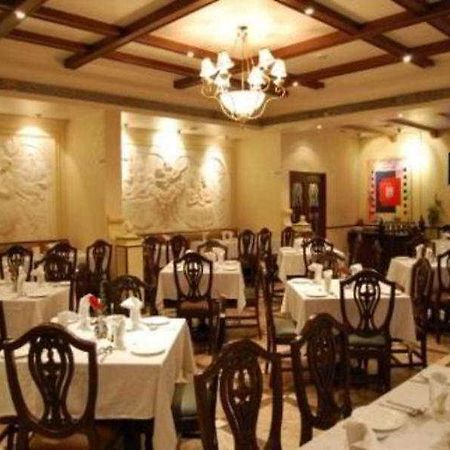 Hotel Celebrations à Navi Mumbai Extérieur photo