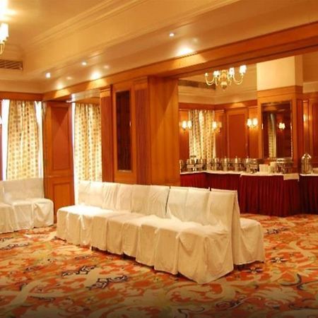 Hotel Celebrations à Navi Mumbai Extérieur photo