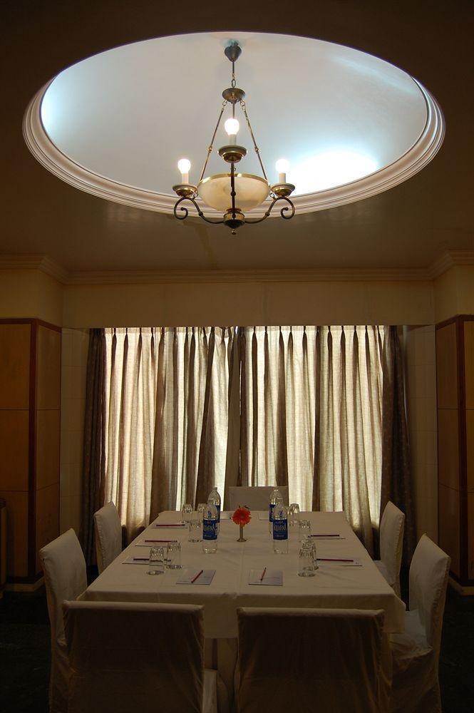 Hotel Celebrations à Navi Mumbai Extérieur photo