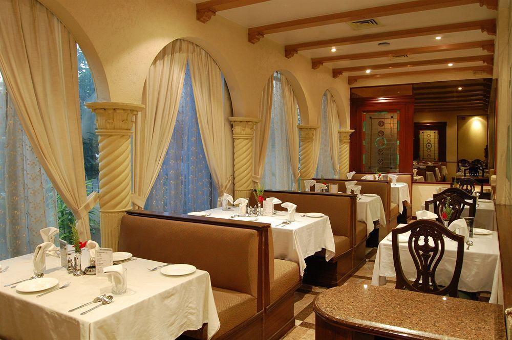 Hotel Celebrations à Navi Mumbai Extérieur photo
